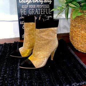 🍒Faux suede & gold sparkle bootie🍒